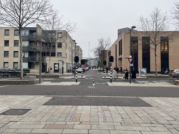 Schrijverstraat oversteek busbaan